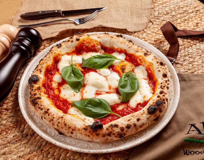 Pizza frisch aus dem Ofen bei Luppo