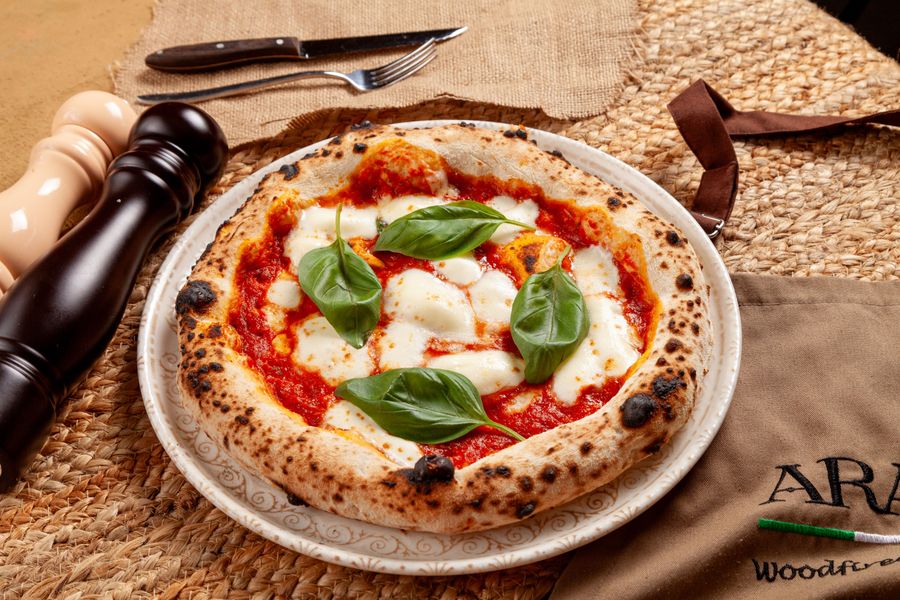 Pizza frisch aus dem Ofen bei Luppo