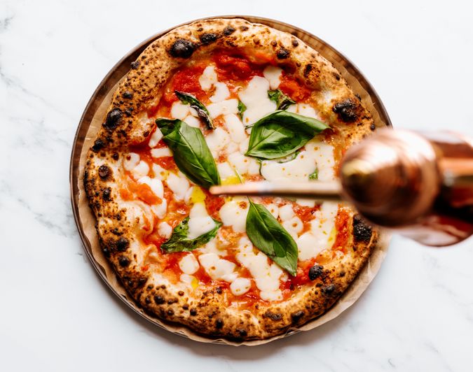 Ein Stück Luppo Spezial Pizza